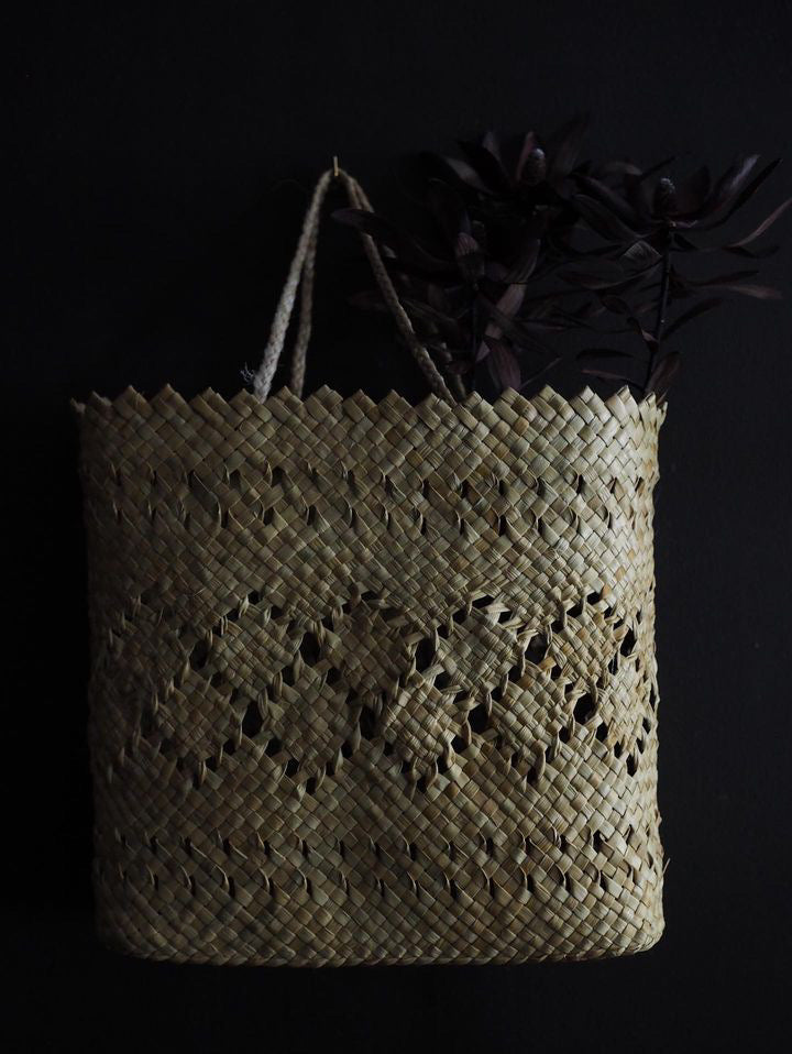 Medium Kete Whakairo - Aramoana & Whakapuare