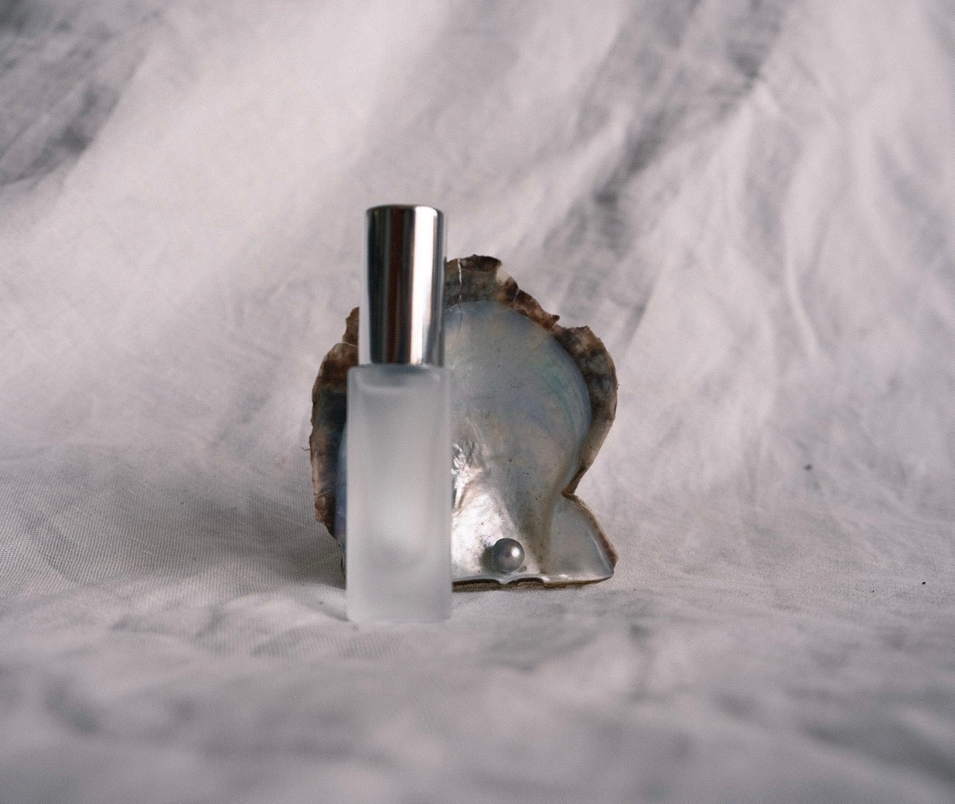 Handcrafting incense, ceremonial experience around tea and fragrance by Japanese perfumer, SARI