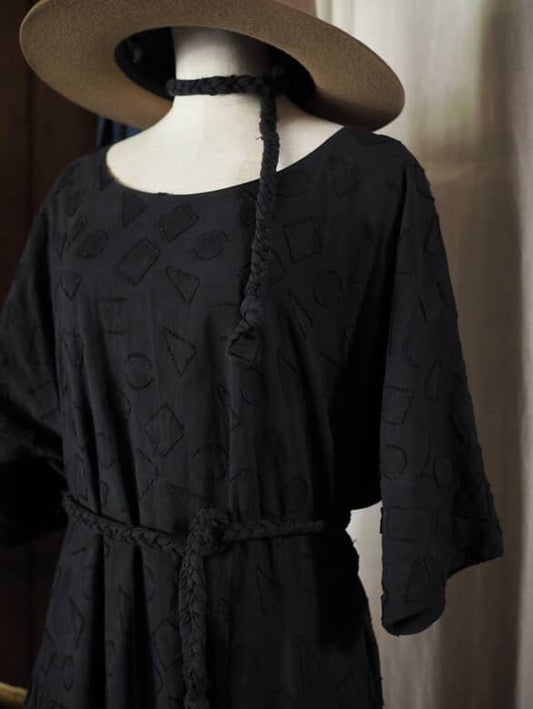 Black geometaric shape cotton dress with ties