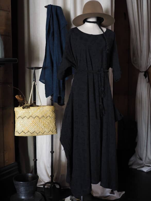 Black geometaric shape cotton dress with ties