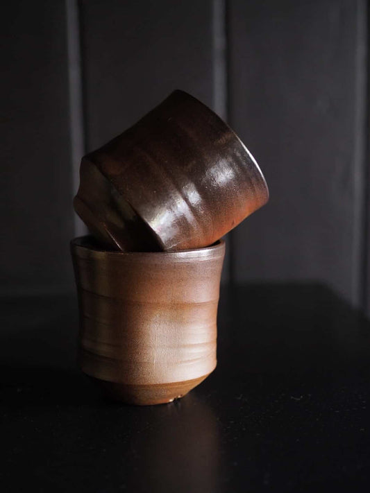 Tea/coffee cups with a dimple