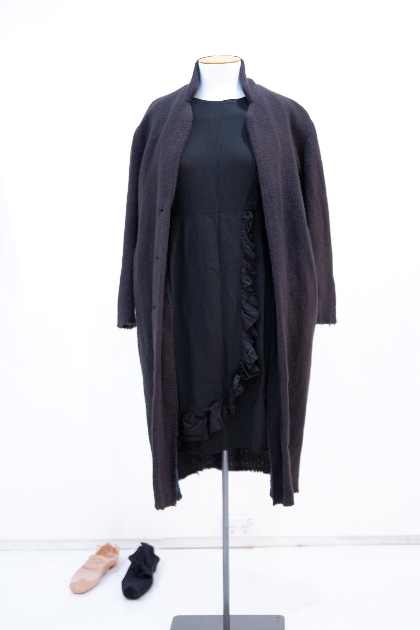 Charcoal hand -woven long coat with collar