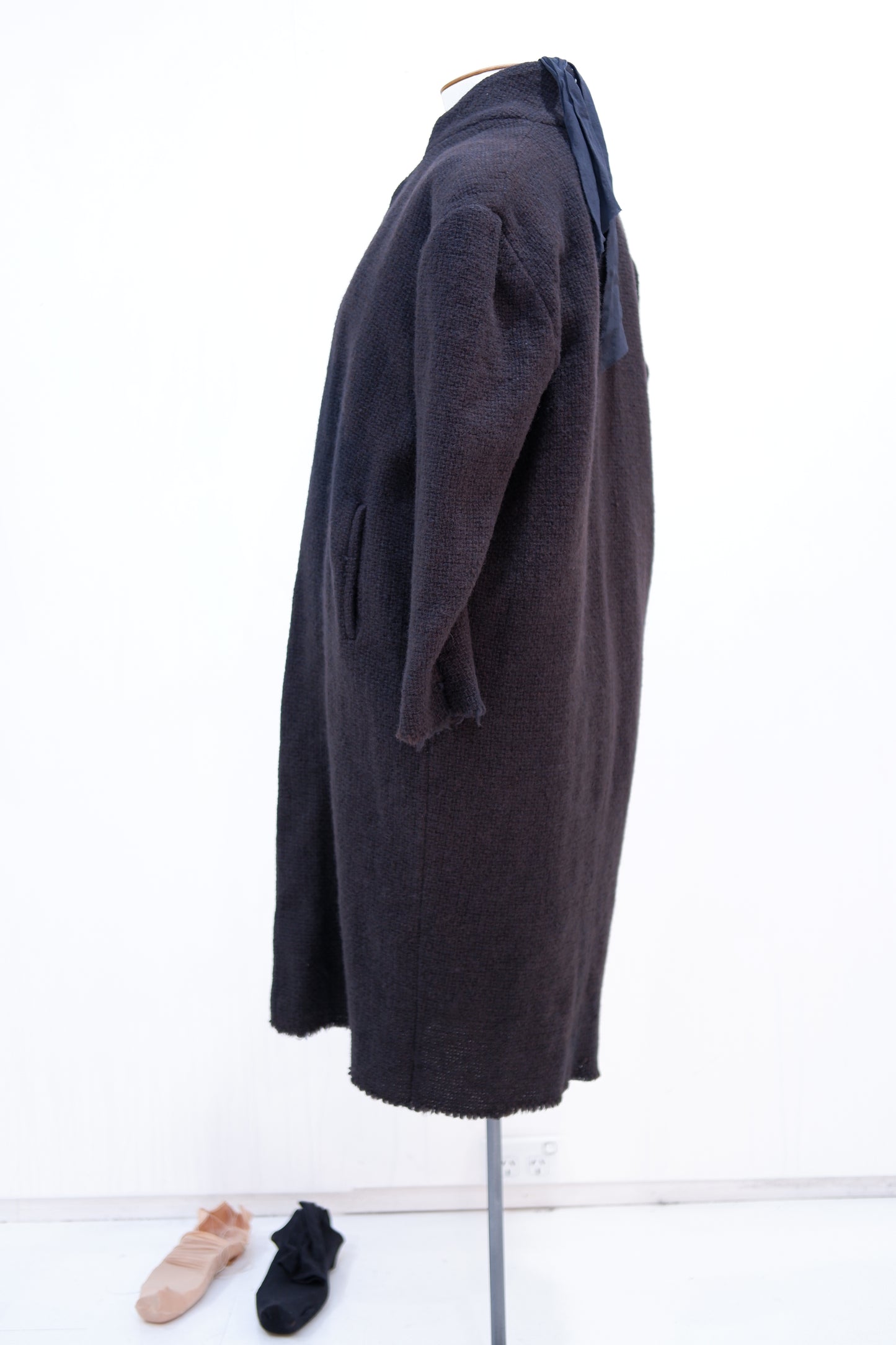 Charcoal hand -woven long coat with collar