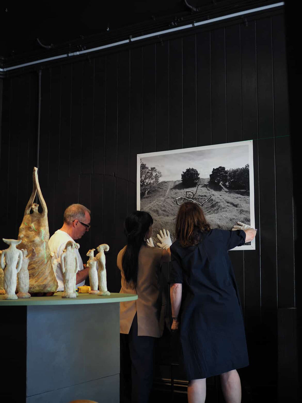 Bronwynne Cornish & Deborah Smith  -   The Departure Lounge & Conversation with Stones - Gallery Image