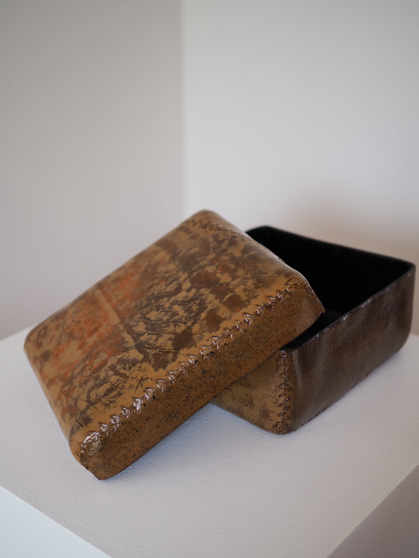 Leather canister ver.1