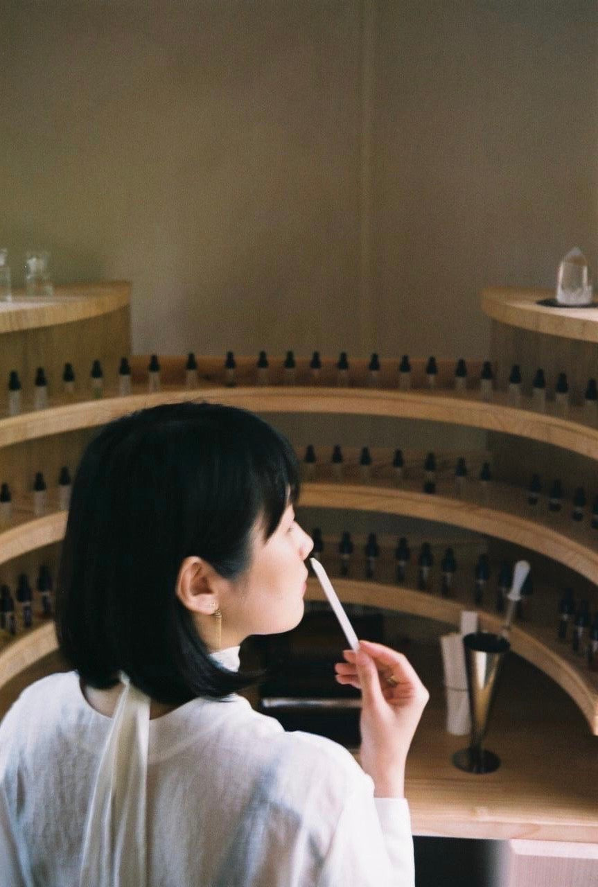 Handcrafting Incense, ceremonial experience around tea and fragrance by Japanese perfumer SARI - Gallery Image