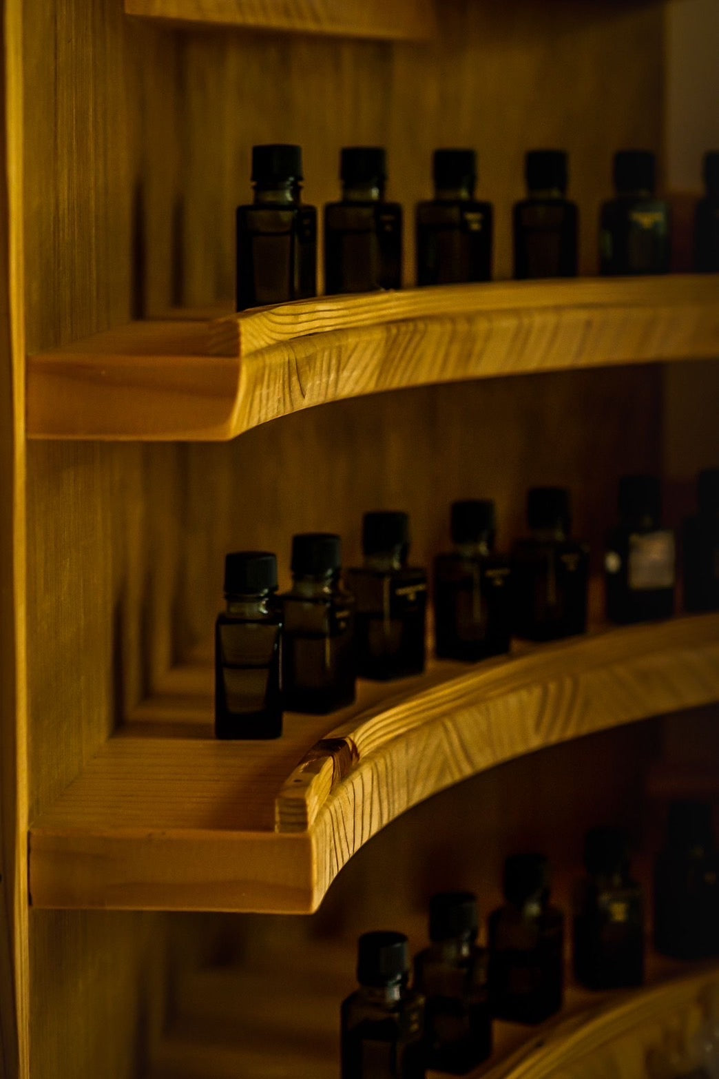 Handcrafting incense, ceremonial experience around tea and fragrance by Japanese perfumer, SARI