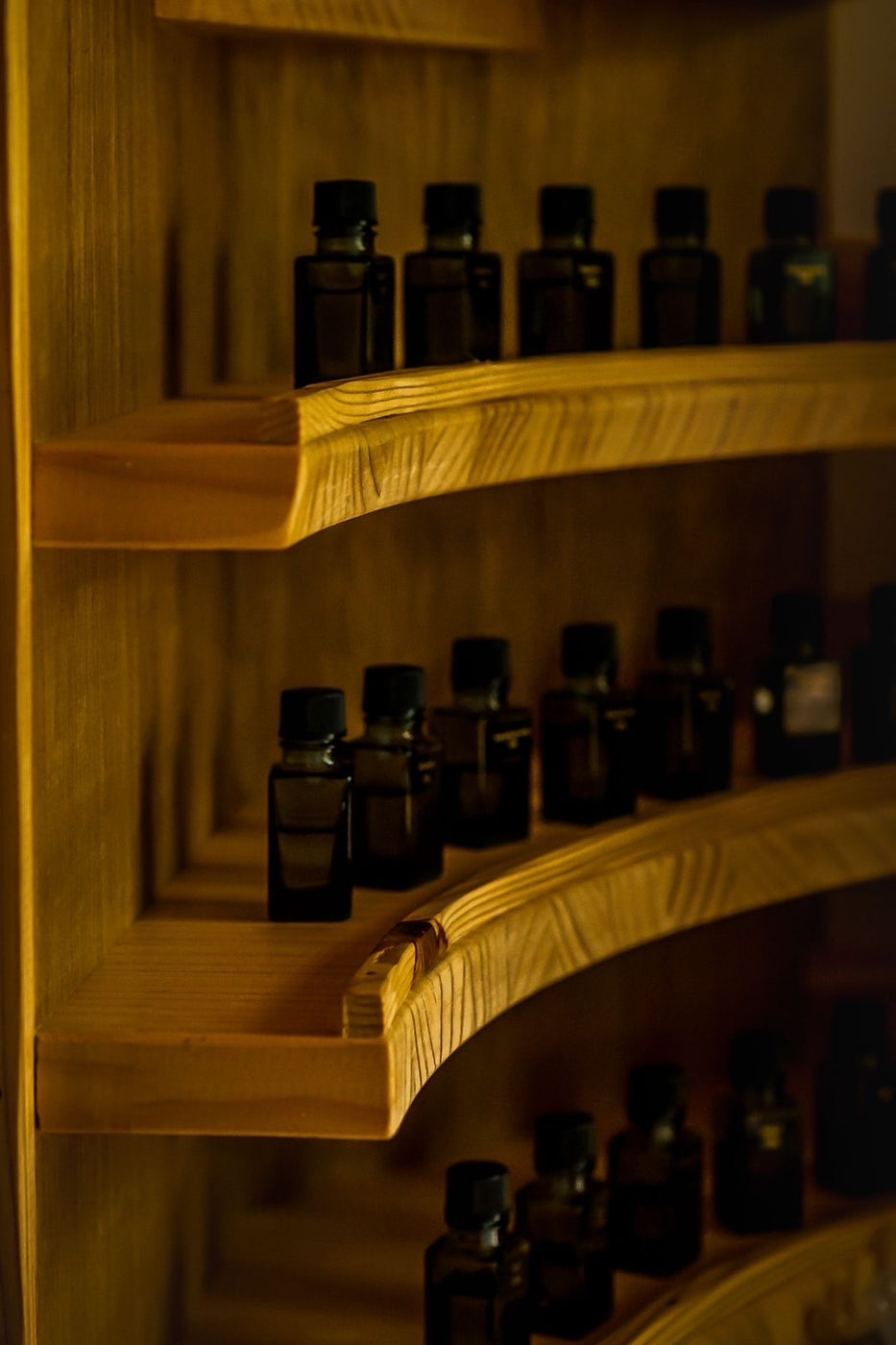 Handcrafting Incense, ceremonial experience around tea and fragrance by Japanese perfumer SARI - Gallery Image