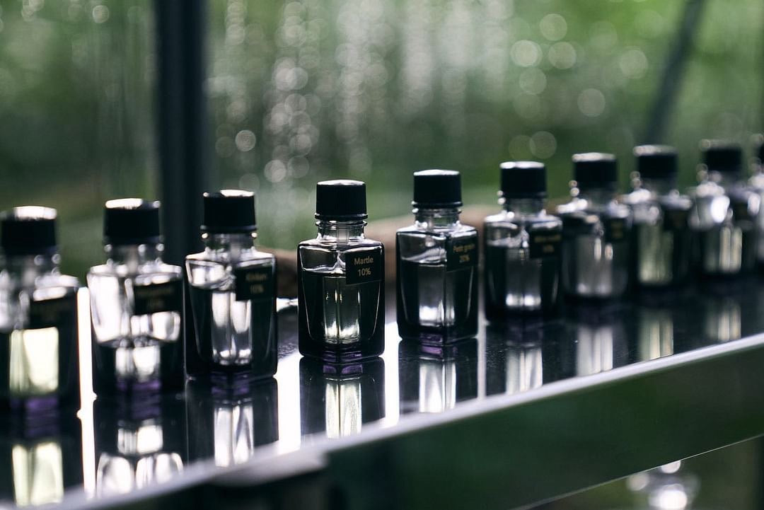 Handcrafting Incense, ceremonial experience around tea and fragrance by Japanese perfumer SARI - Gallery Image
