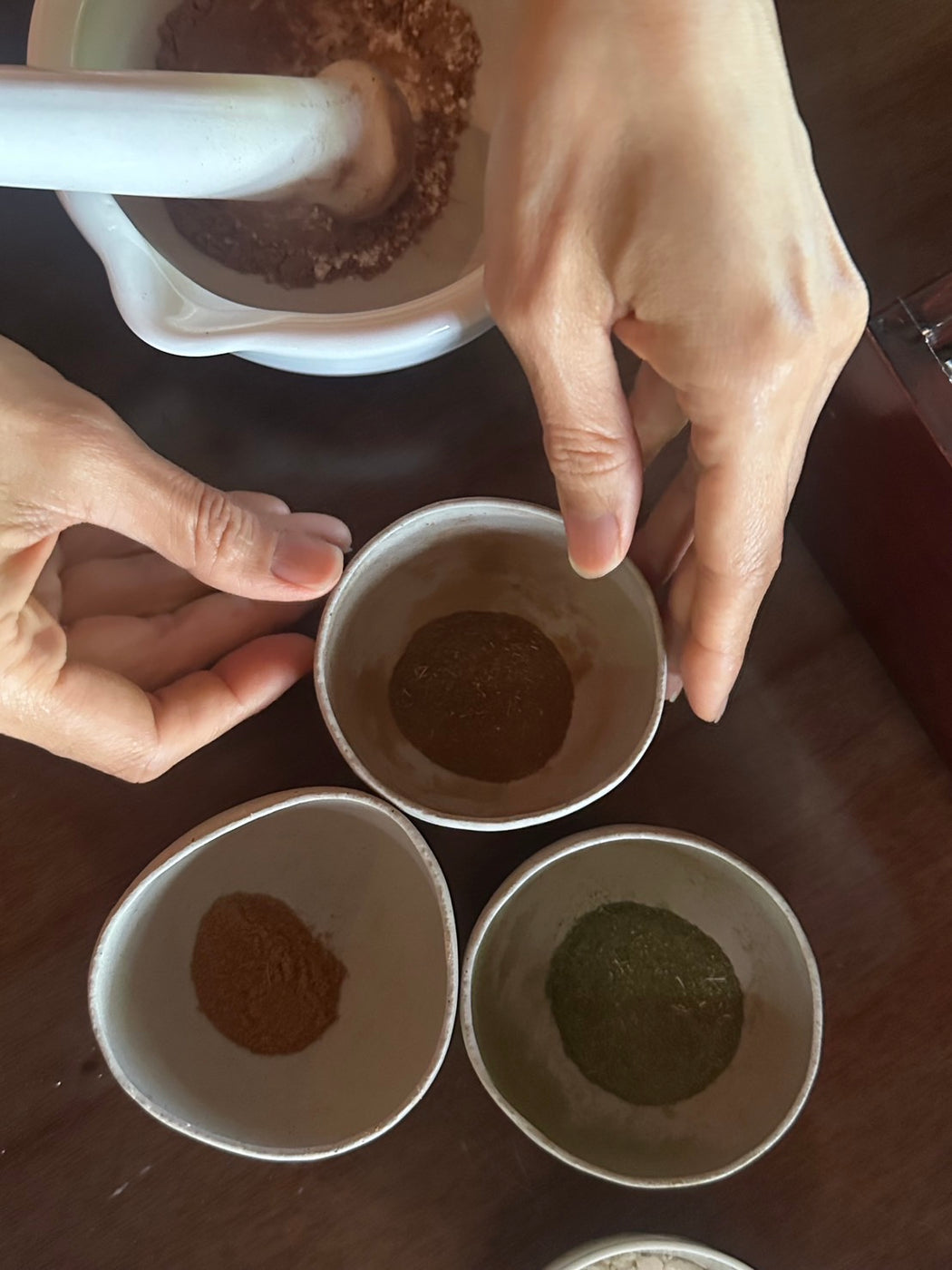 Handcrafting Incense, ceremonial experience around tea and fragrance by Japanese perfumer SARI - Gallery Image