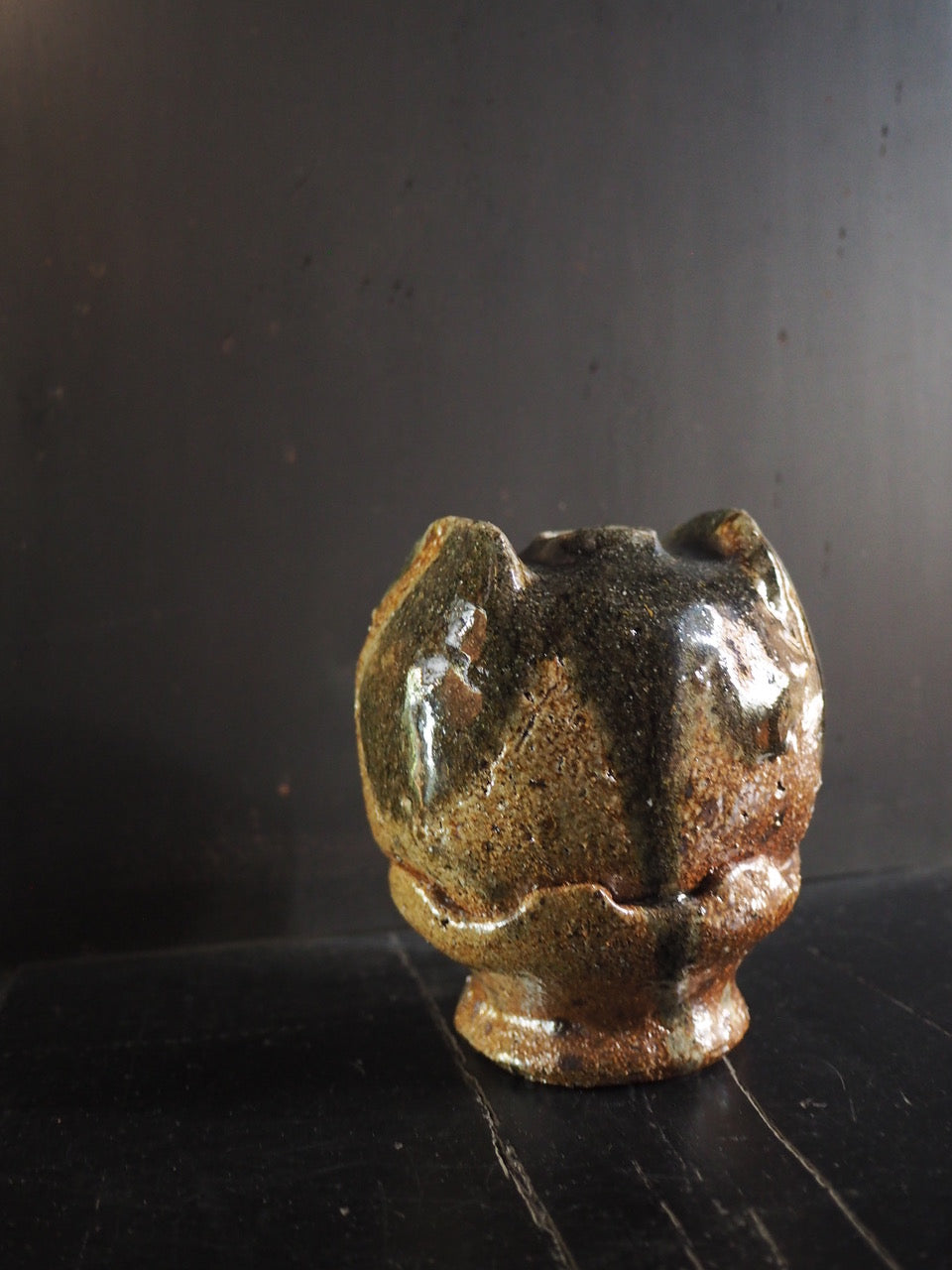 Pedistal Birdy with green glaze vase