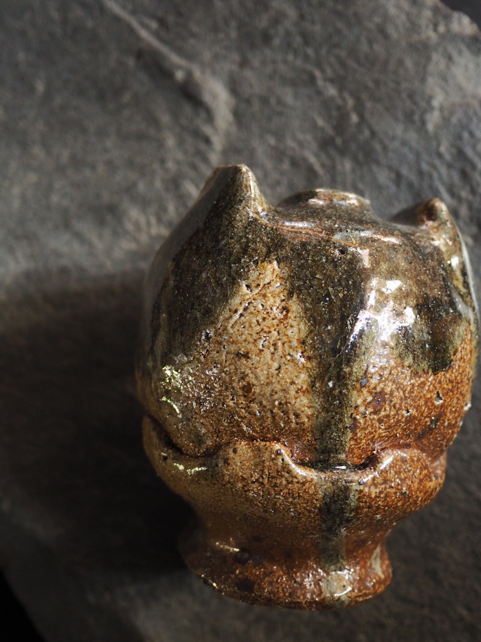 Pedistal Birdy with green glaze vase