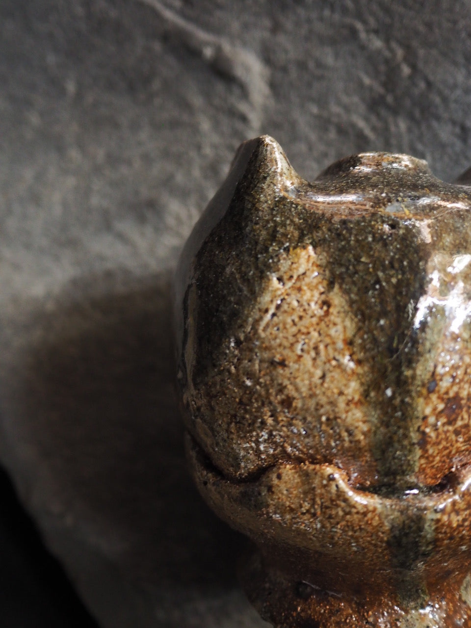 Pedistal Birdy with green glaze vase