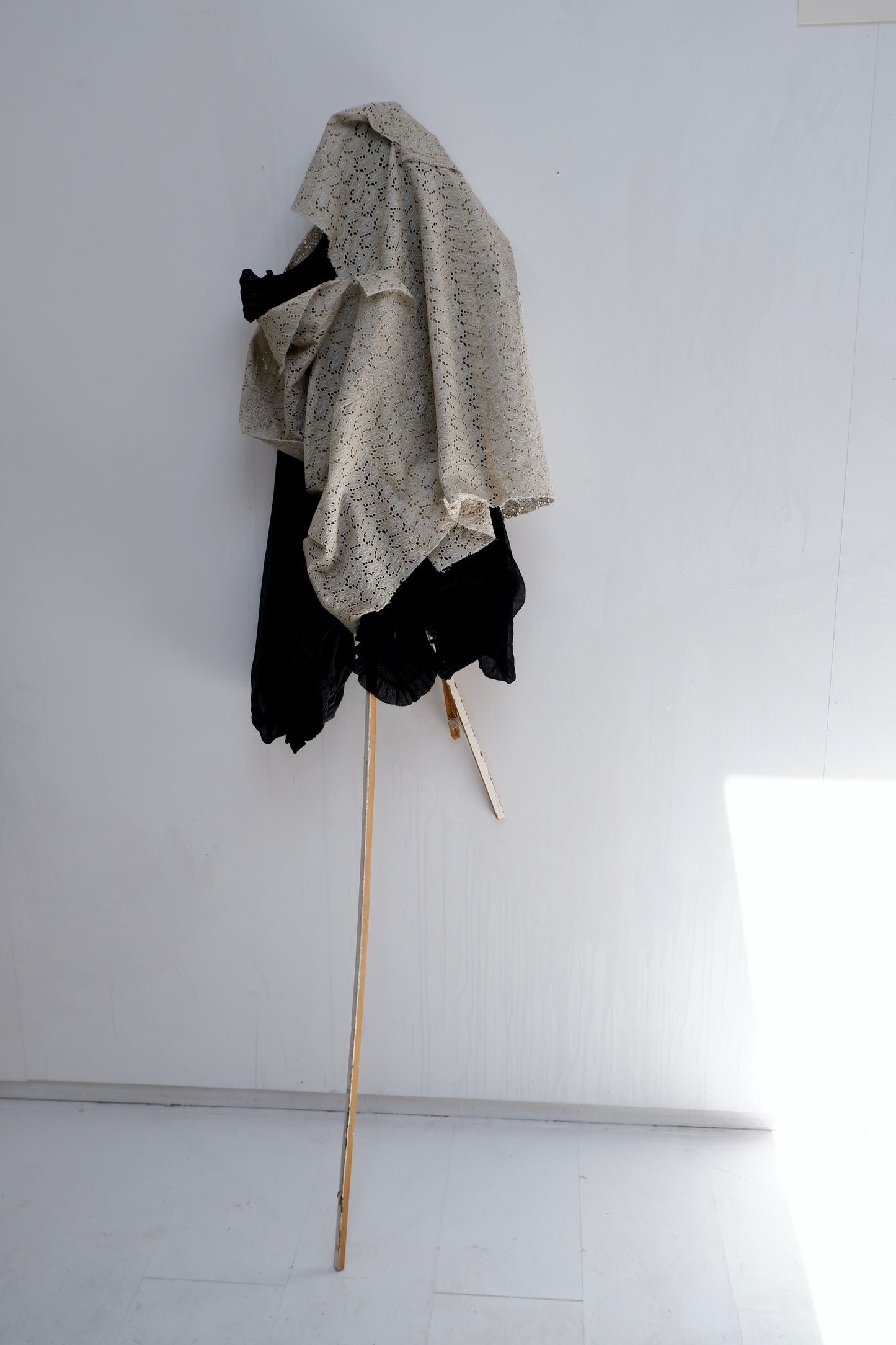 Broidery anglaise short sleeve top w. hand-stitching